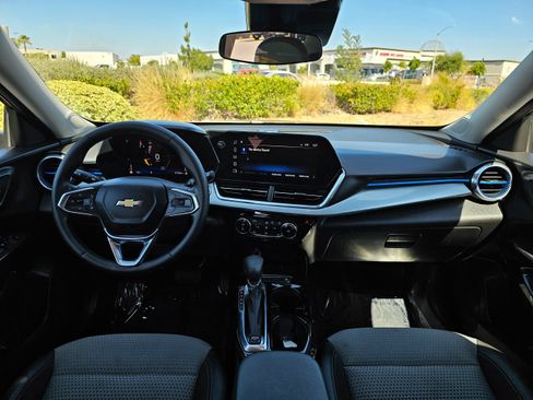 Used 2025 Chevrolet Trax LT w/ Driver Confidence Package FWD image 22