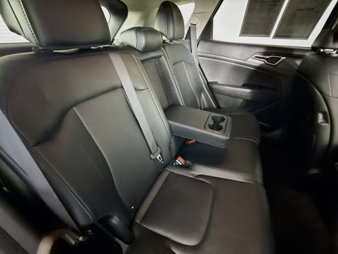 Used 2025 Kia Sportage EX image 34