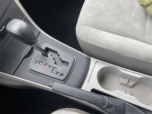 Used 2013 Toyota Corolla L image 19