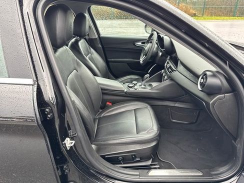 Used 2019 Alfa Romeo Giulia w/ Cold Weather Package RWD image 9