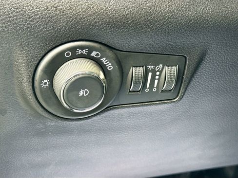 Used 2024 Jeep Compass Latitude image 10