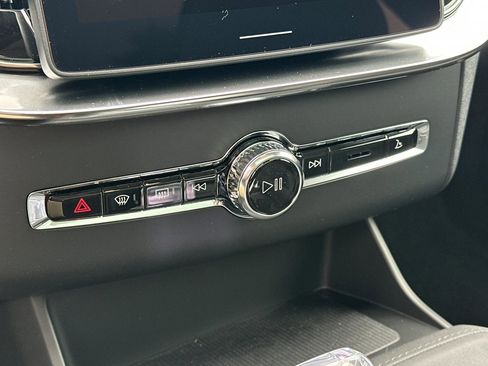 New 2025 Volvo XC90 B6 Core image 20