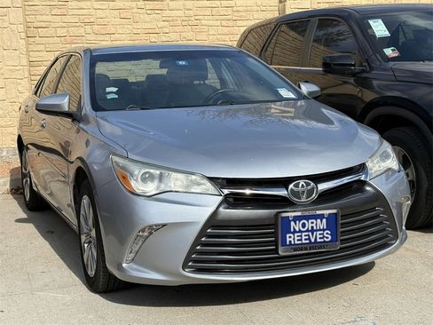 Used 2016 Toyota Camry XLE image 3