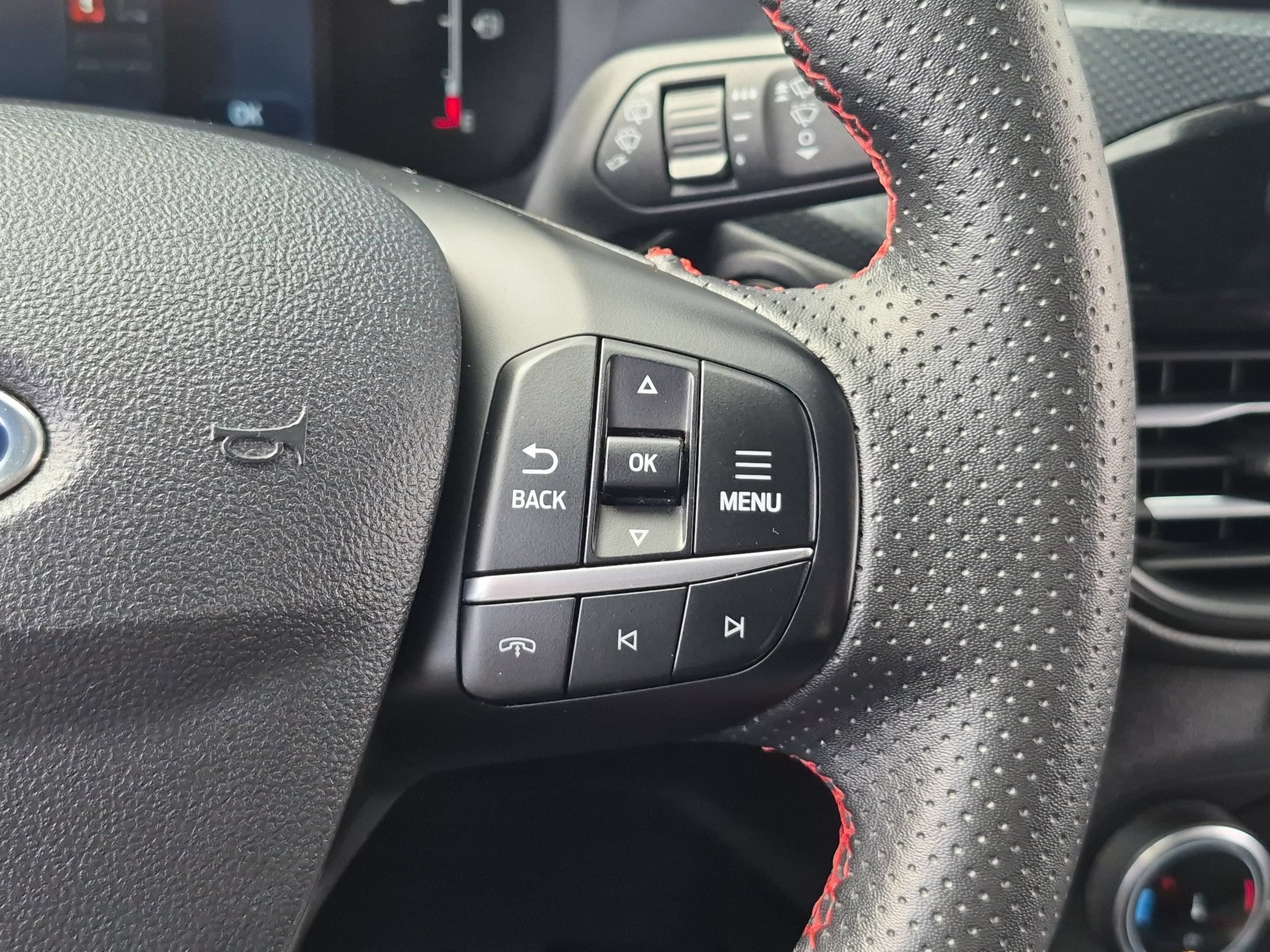 Used 2025 Ford Escape ST-Line FWD image 17