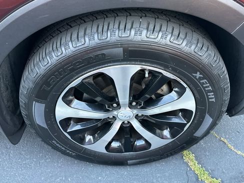 Used 2017 Kia Sorento EX image 10