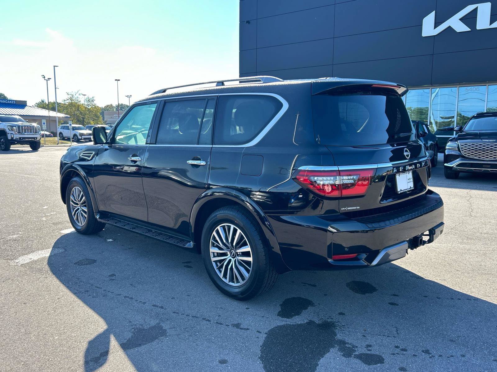 Used 2023 Nissan Armada SL w/ Captain's Chairs Package RWD image 5