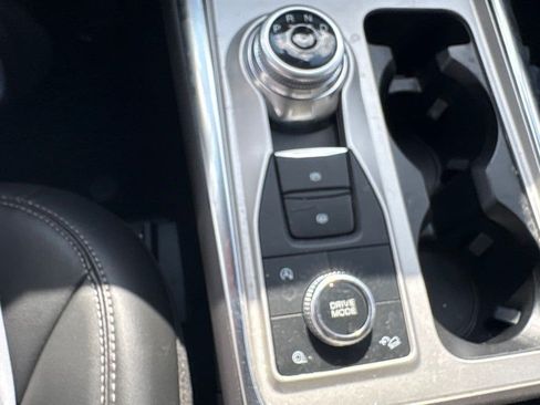 Used 2024 Ford Explorer XLT w/ Equipment Group 202A AWD/4WD image 17