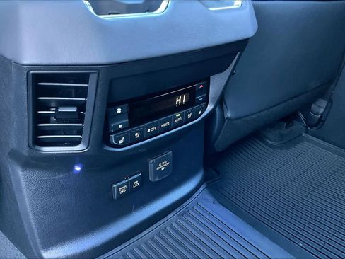 Certified 2025 Toyota Sequoia Platinum image 32