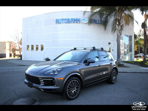 Used 2020 Porsche Cayenne E-Hybrid w/ Premium Plus Package image 1