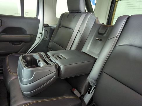 Used 2024 Jeep Wrangler Sahara image 31