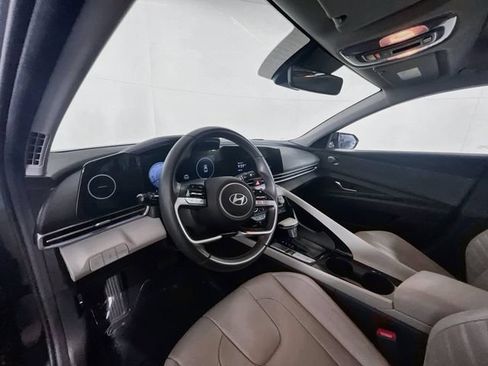 Used 2025 Hyundai Elantra Limited FWD image 19