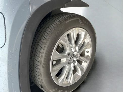 Used 2023 Toyota Highlander Limited image 17