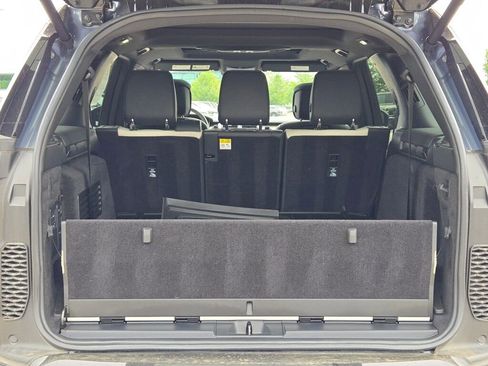 Used 2023 Land Rover Discovery HSE R-Dynamic image 16