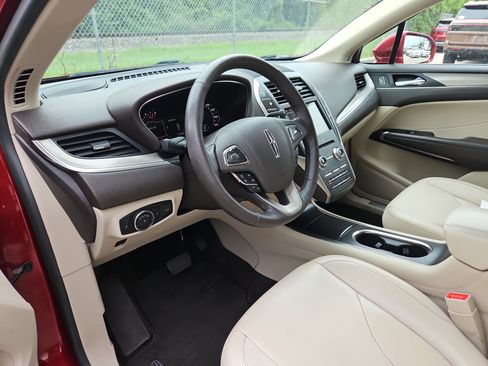 Used 2017 Lincoln MKC Premiere image 12