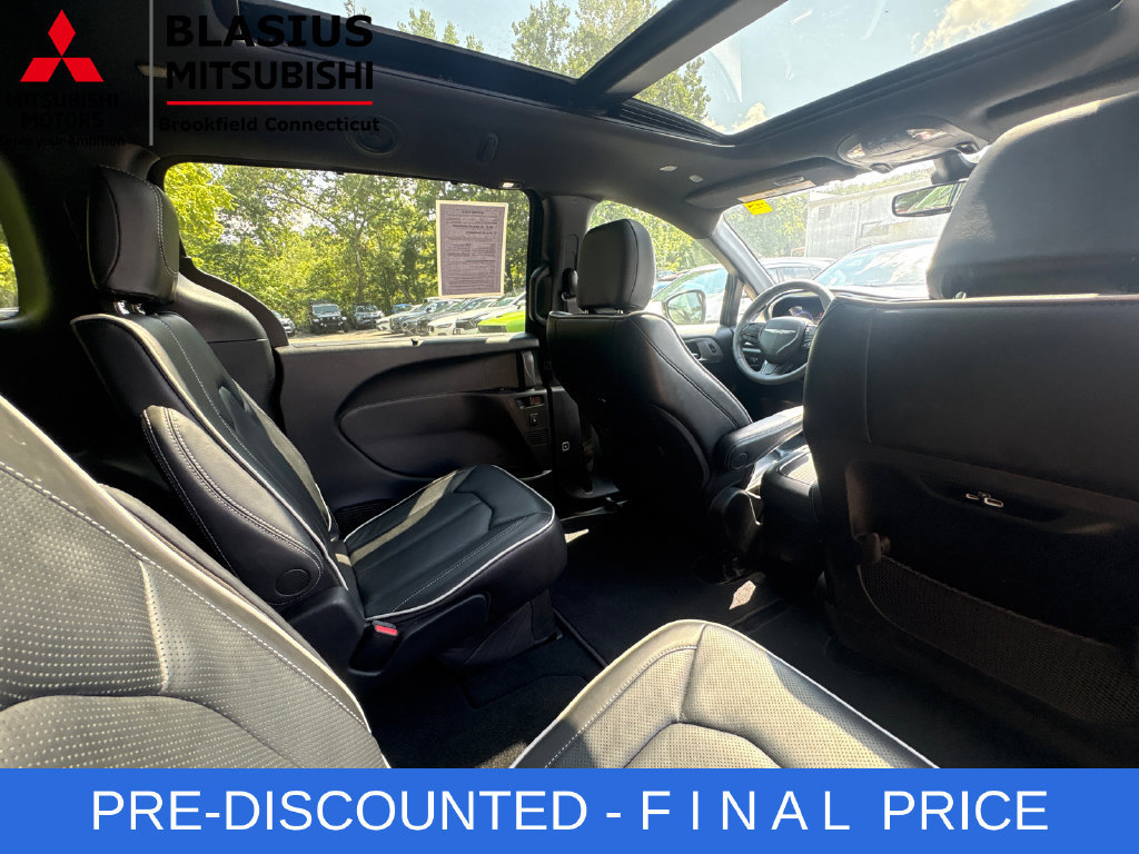 Used 2023 Chrysler Pacifica Limited w/ S Appearance Package FWD image 24