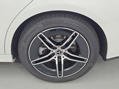 Used 2025 Mercedes-Benz E 350 Sedan image 33