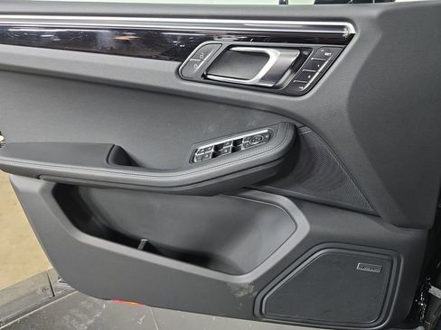 Certified 2025 Porsche Macan S image 22