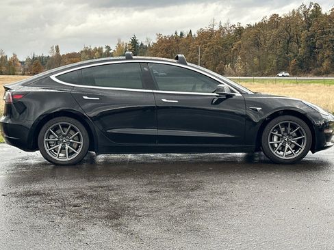 Used 2018 Tesla Model 3 Mid Range image 3