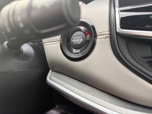 Certified 2024 Jeep Compass Limited w/ Sun and Sound Group image 11