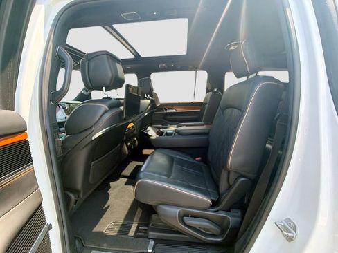 Used 2022 Jeep Grand Wagoneer Series III w/ Rear Seat Video Group 1 AWD/4WD image 26