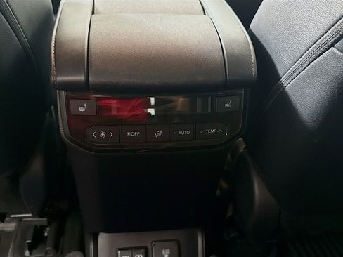 Certified 2024 Toyota Highlander Platinum AWD/4WD image 25