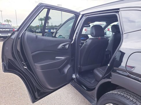 Used 2025 Chevrolet Trax RS w/ Sunroof Package image 13