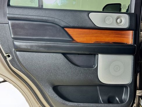 Used 2019 Lincoln Navigator Reserve AWD/4WD image 23