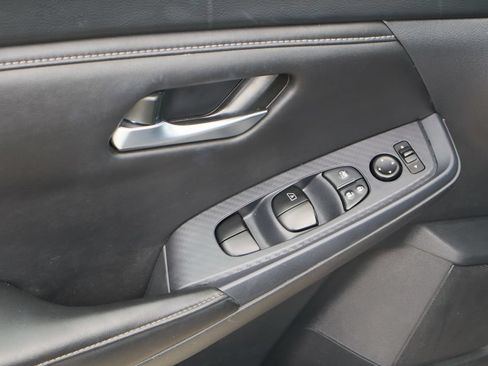 Used 2024 Nissan Sentra SV FWD image 18