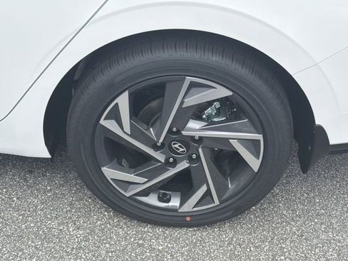 New 2026 Hyundai Elantra Limited image 19