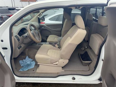 Used 2015 Nissan Frontier SV image 8