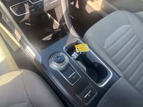 Used 2018 Ford Fusion SE w/ Fusion SE Technology Package image 11