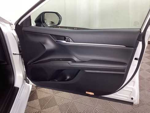 Used 2023 Toyota Camry XLE FWD image 8
