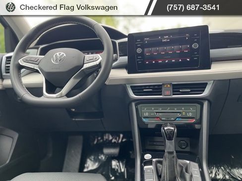 New 2025 Volkswagen Taos SEL image 5