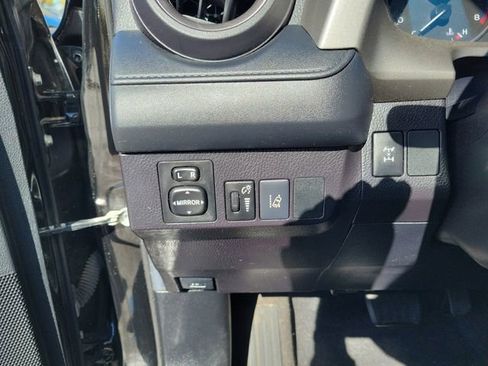 Used 2018 Toyota RAV4 LE image 13