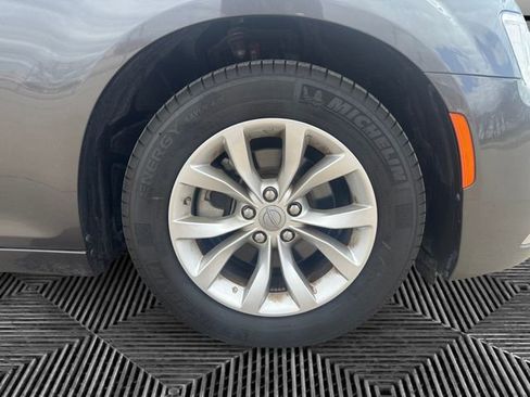 Used 2023 Chrysler 300 Touring image 14