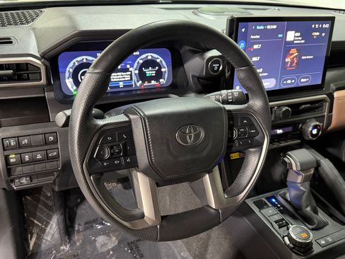 Used 2025 Toyota 4Runner Limited w/ Tow Technology Package AWD/4WD image 4