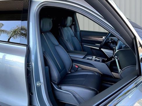 Used 2026 Cadillac Vistiq Luxury AWD/4WD image 18