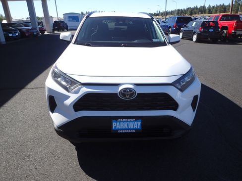 Used 2021 Toyota RAV4 LE image 8