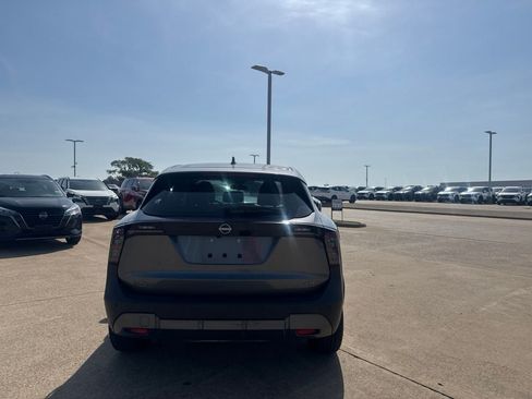 Used 2025 Nissan Kicks S AWD/4WD image 17