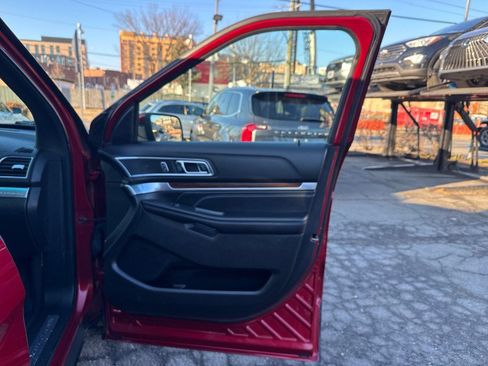 Used 2017 Ford Explorer Limited image 12