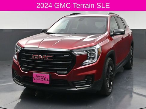 Used 2024 GMC Terrain SLE w/ Driver Convenience Package FWD image 2