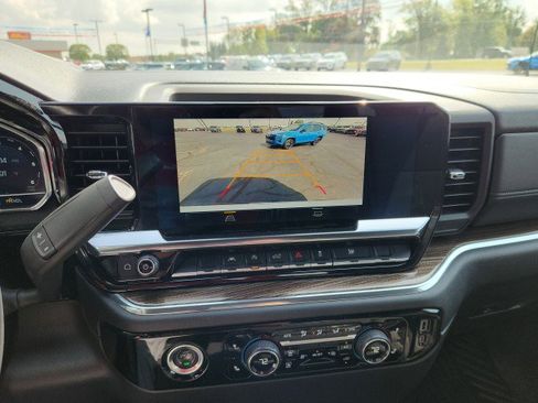 Used 2023 Chevrolet Silverado 1500 LT image 24