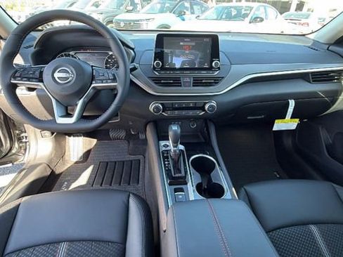 New 2025 Nissan Altima 2.5 SR image 18