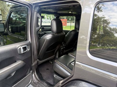 Used 2021 Jeep Wrangler Unlimited Sahara AWD/4WD image 27