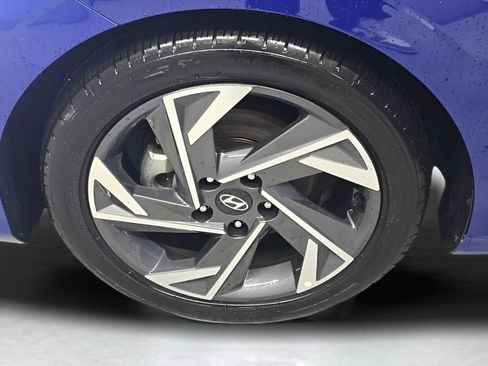 Certified 2025 Hyundai Elantra Limited FWD image 40