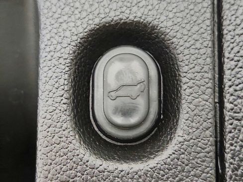 Used 2018 Chevrolet Tahoe LT image 37