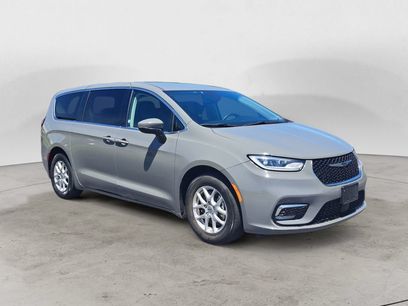 Used 2023 Chrysler Pacifica Touring-L
