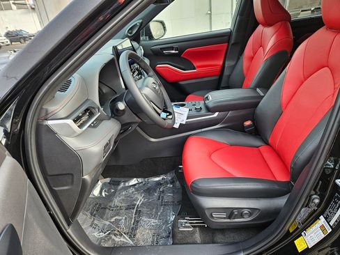 New 2025 Toyota Highlander XSE image 13