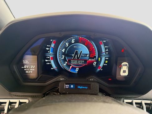 Used 2018 Lamborghini Aventador S image 35