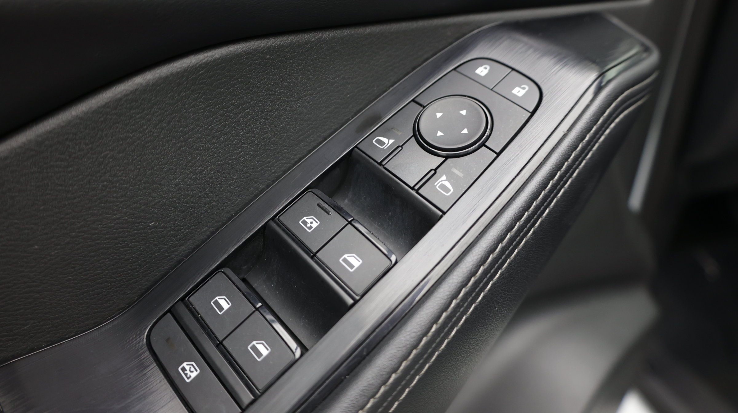 Used 2024 Nissan Rogue SV FWD image 14
